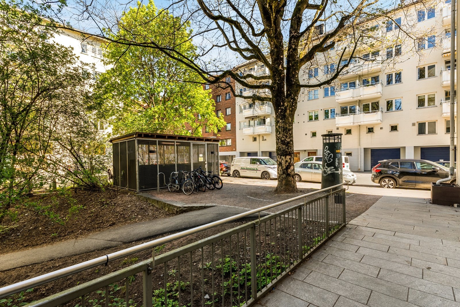 Fra inngangspartiet er det kort vei til både Iladalen park og bylivet. Galleribilde