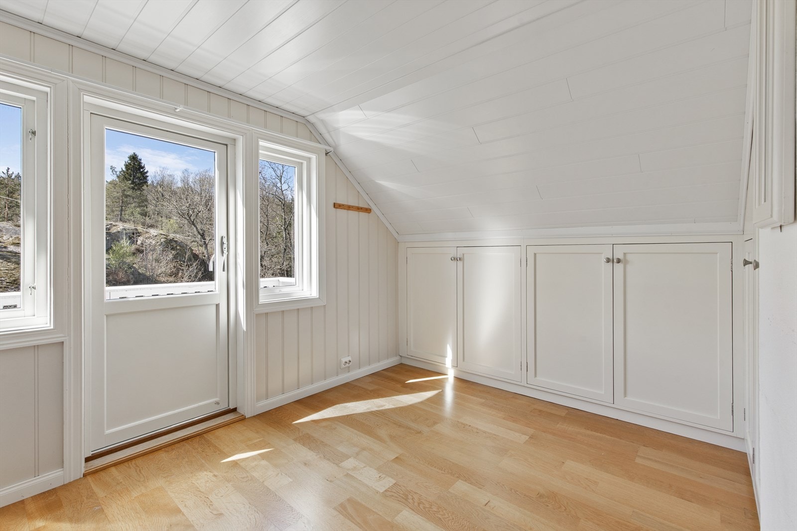 Rommet er innredet med håndlagde skap fra Terna Snekkeri. Galleribilde