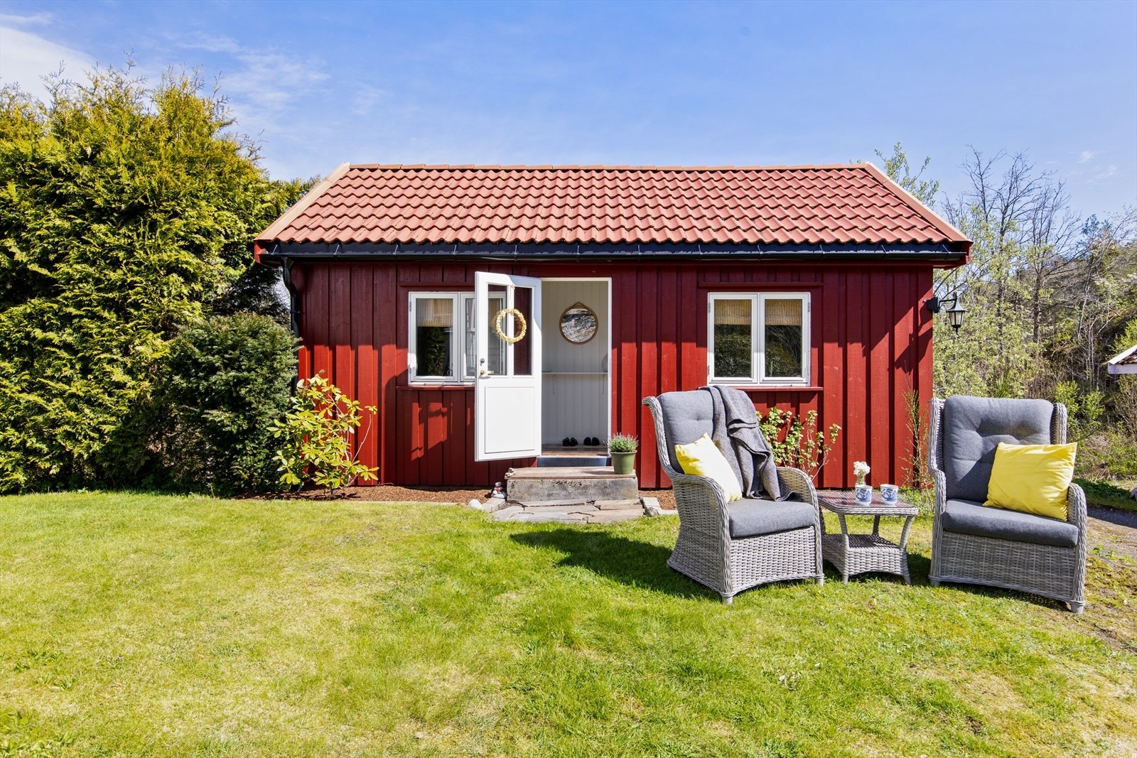Velkommen inn i et trivelig anneks som er isolert og har innlagt strøm. Galleribilde