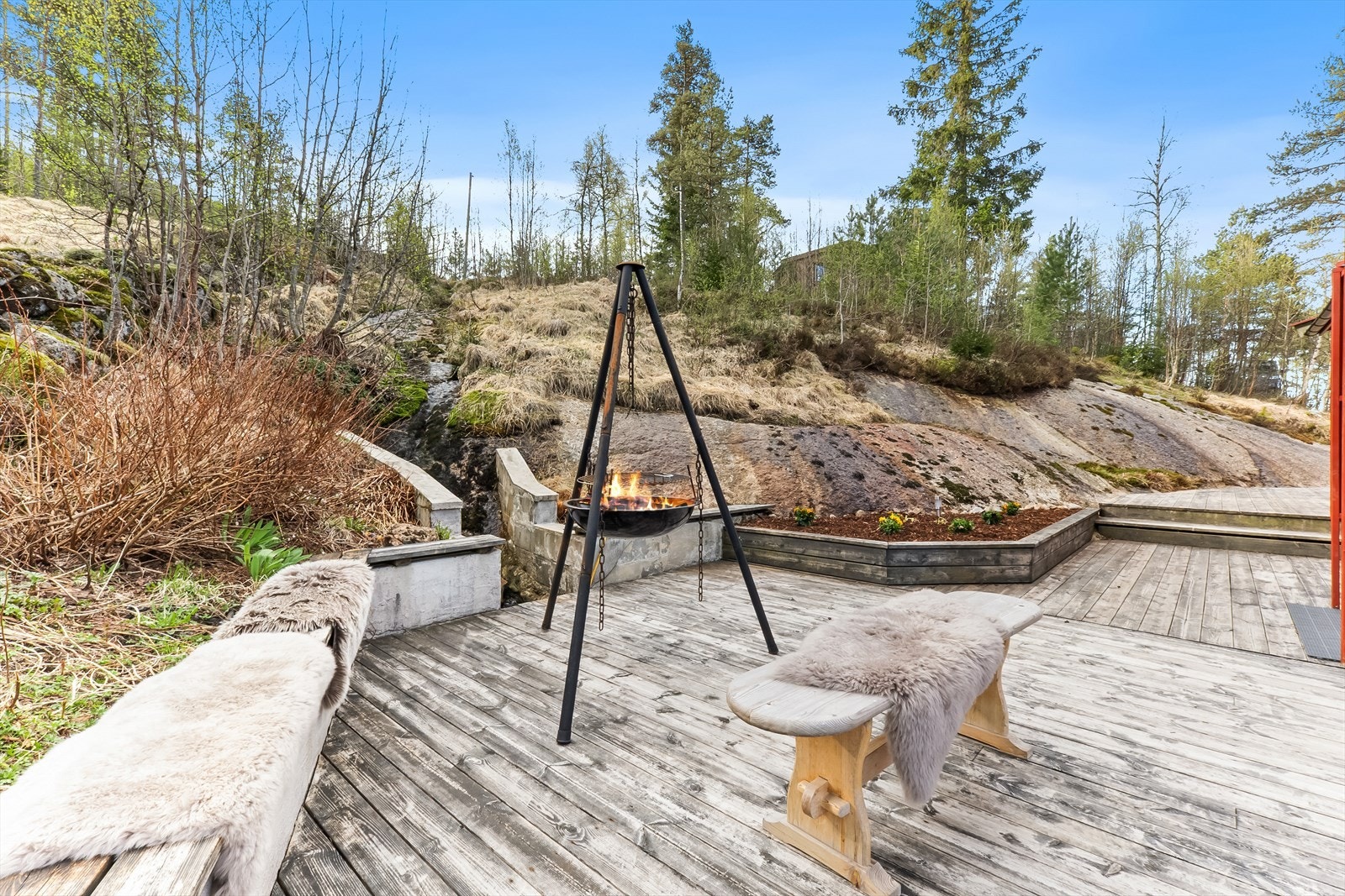 Usjenert uteområde tett på naturen. Galleribilde