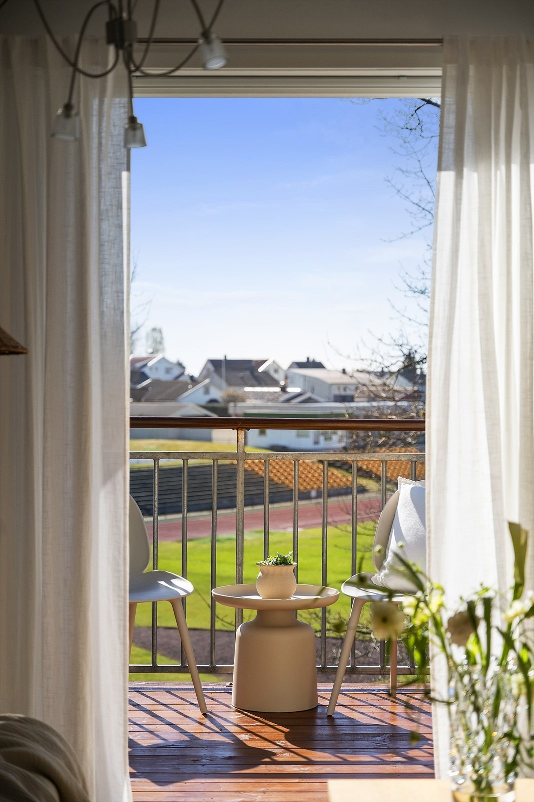 Leiligheten ligger usjenert og fint til innerst i borettslaget med flott utsyn og gode solforhold. Galleribilde