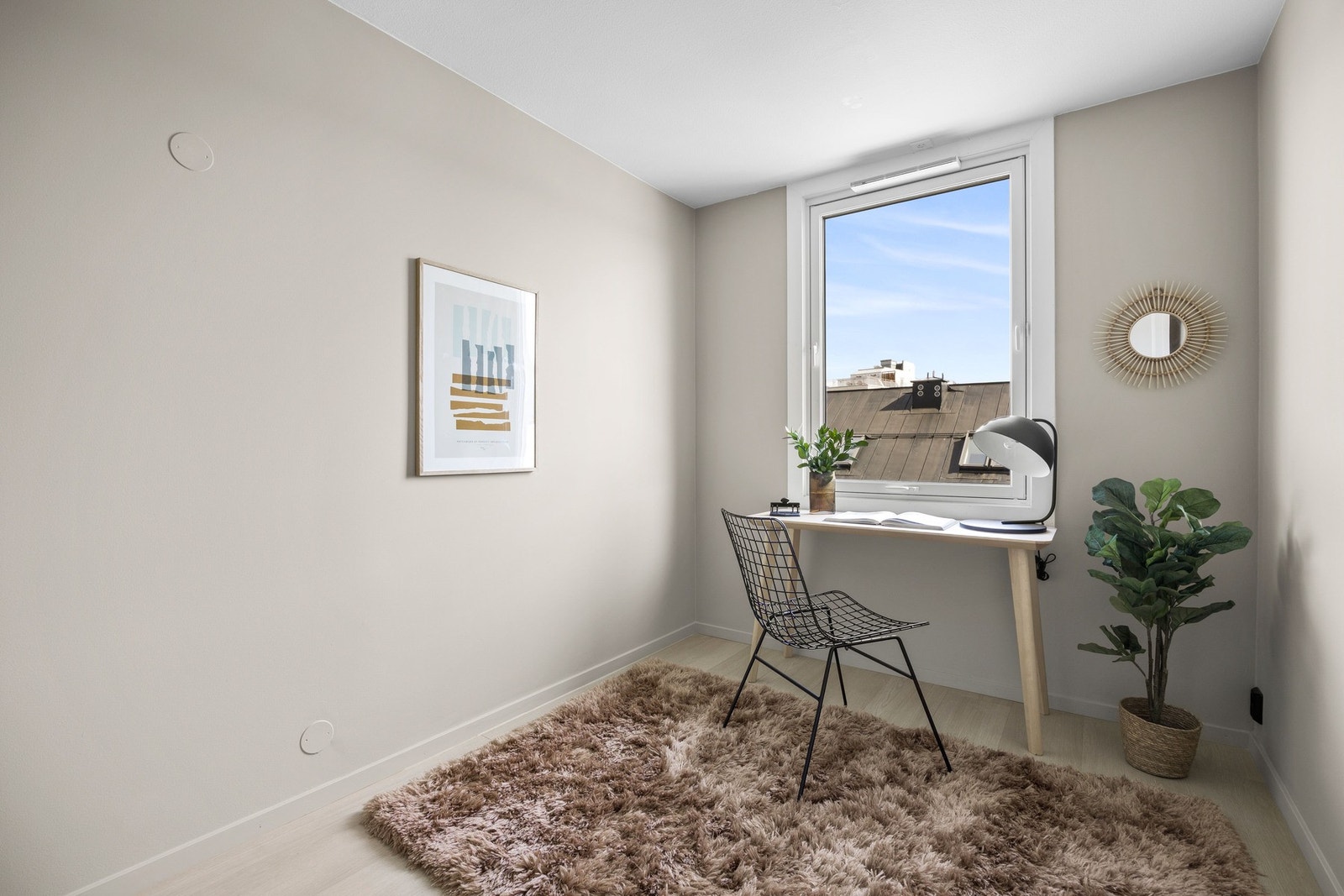 Rommet benyttes i dag som hjemmekontor og passer godt som arbeidsrom, gjesterom eller etter eget behov. Galleribilde