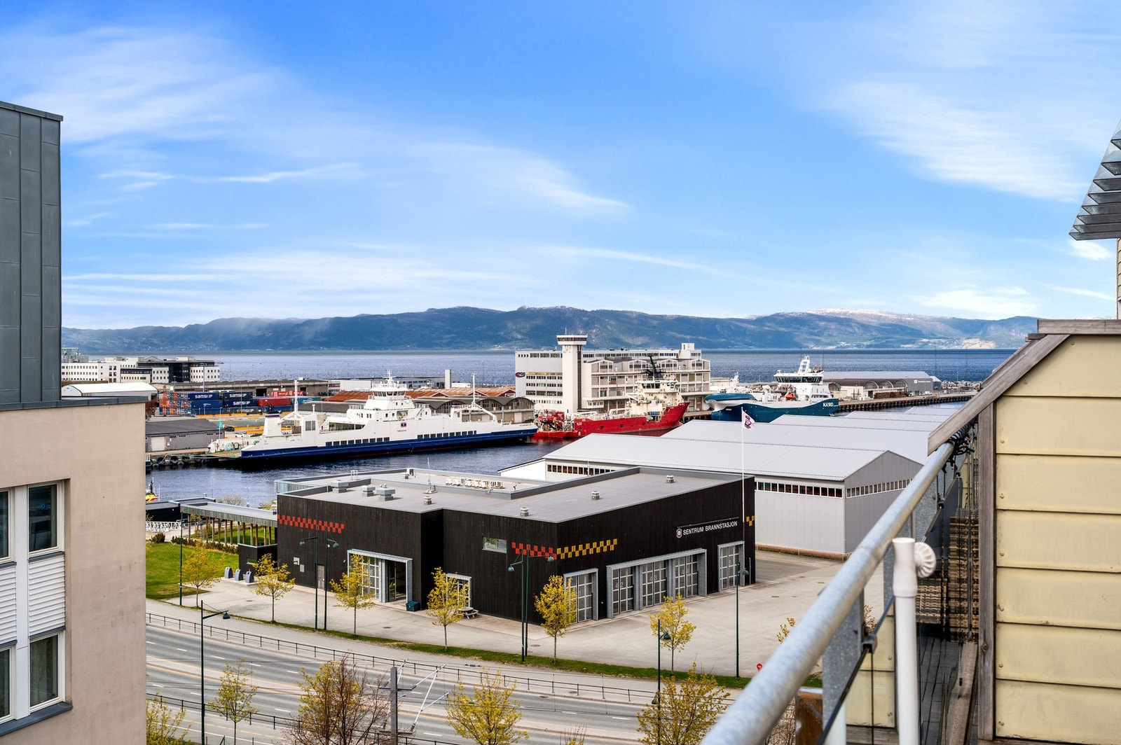 Leiligheten har en svært sentral beliggenhet i forhold til BI på piren og NTNU Gløshaugen som kun er en sykkeltur unna. Galleribilde