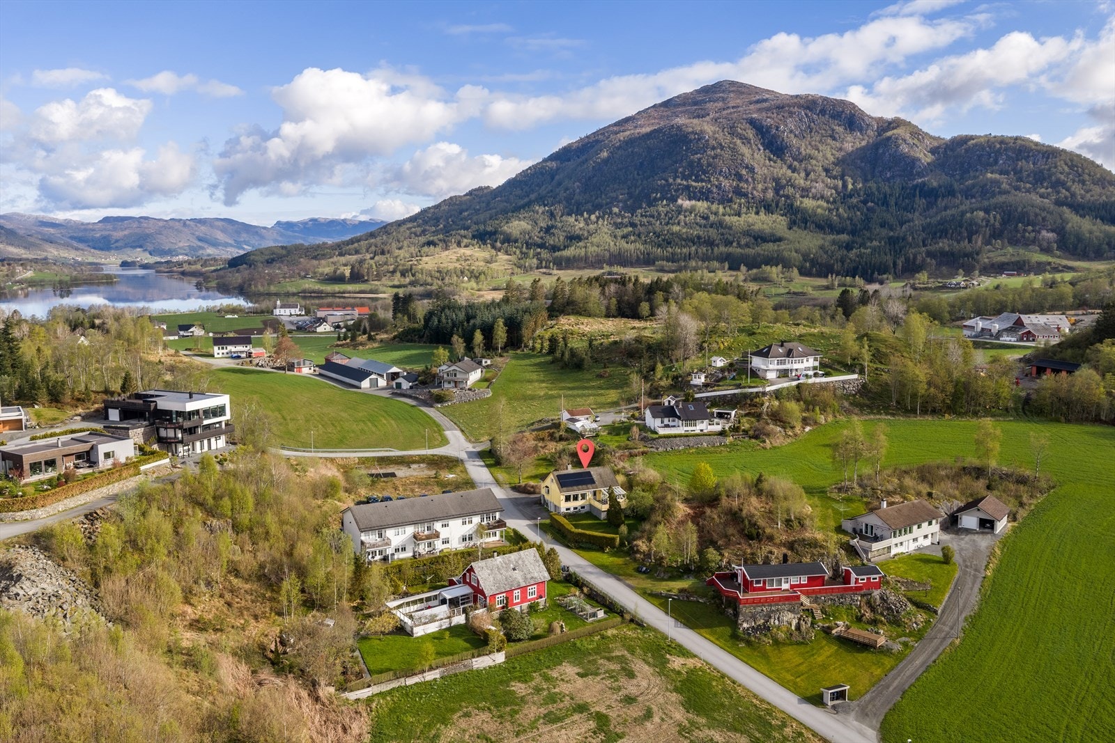 Enebolig fra 1968 med tilbygg fra 1984. Galleribilde
