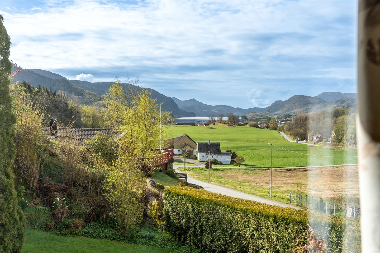 Landlig og åpen utsikt fra boligen. Galleribilde