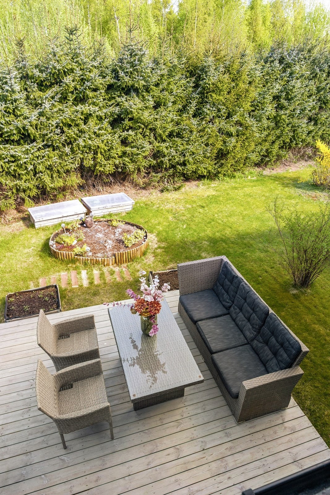 Romslig terrasse. Galleribilde