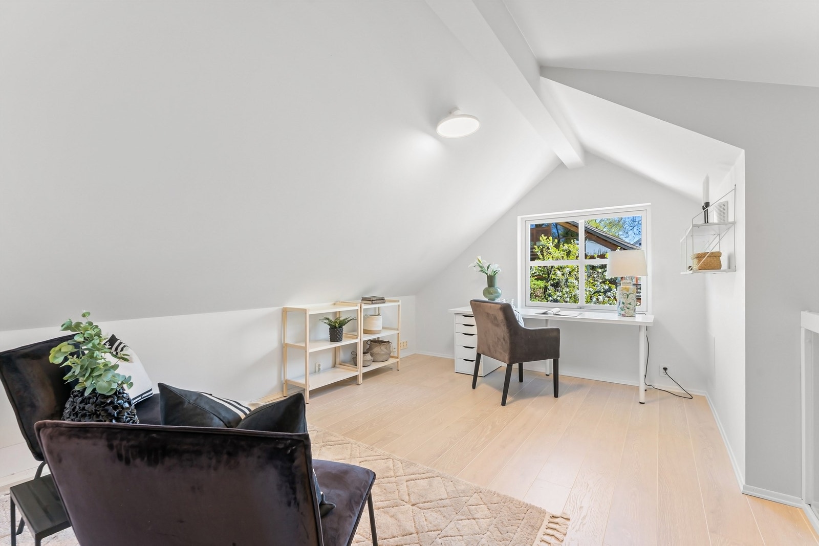 I loftsetasjen har du en praktisk loftstue og bod Galleribilde