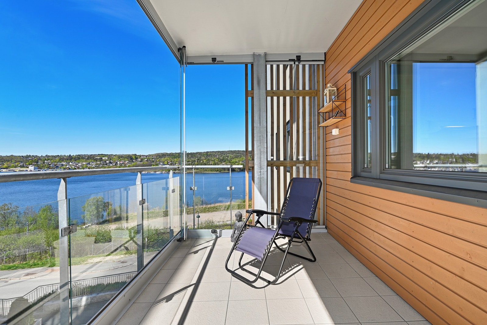 Røysveien 31 er en innbydende 3-roms selveierleilighet med garasjeplass og flott utsikt over Mossesundet. Galleribilde