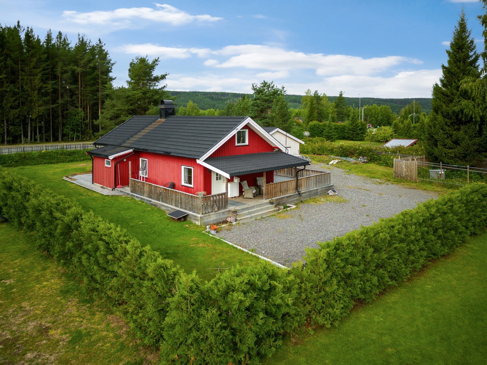 En trivelig enebolig med landlig beliggenhet på Hanstad nær Glomma og Svartholtet. Galleribilde