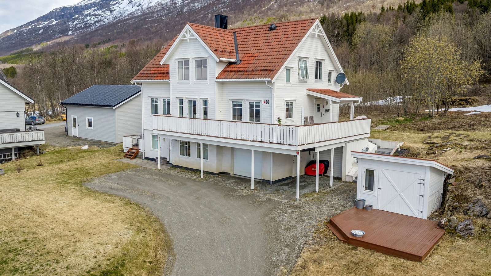 Meget flott og innholdsrik enebolig fra 2006. Galleribilde