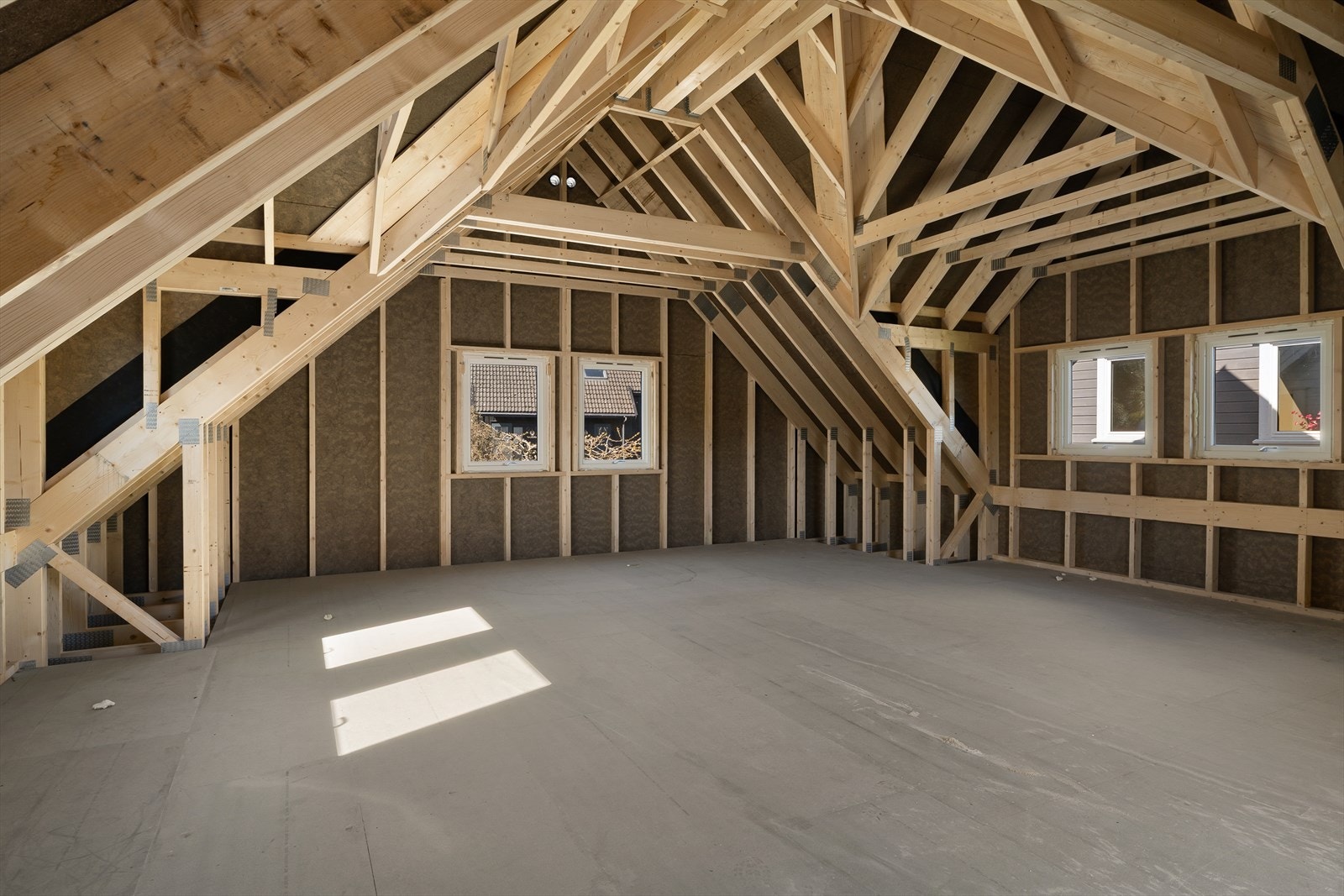 Loftet i garasjebygget har et bruksareal på 54 m². Galleribilde