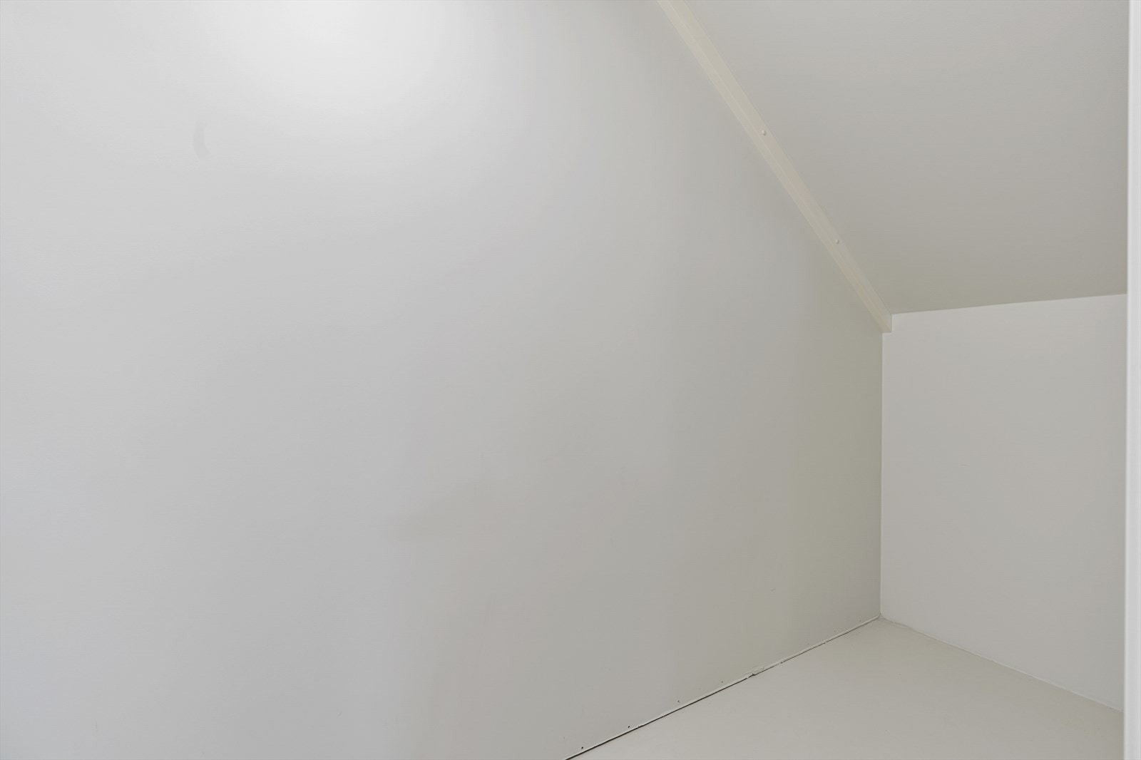 Ekstra lagringsplass i bod under trappen. Galleribilde
