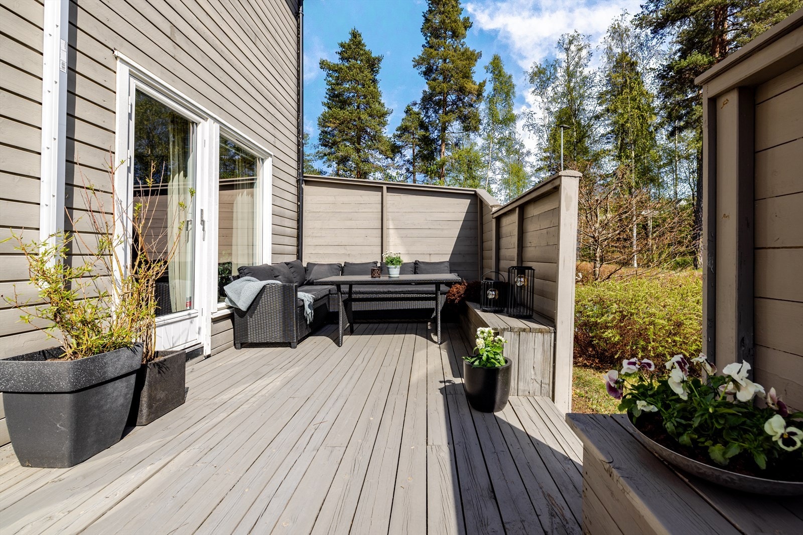 Hyggelig, lun og skjermet terrasse uten innsyn! Galleribilde