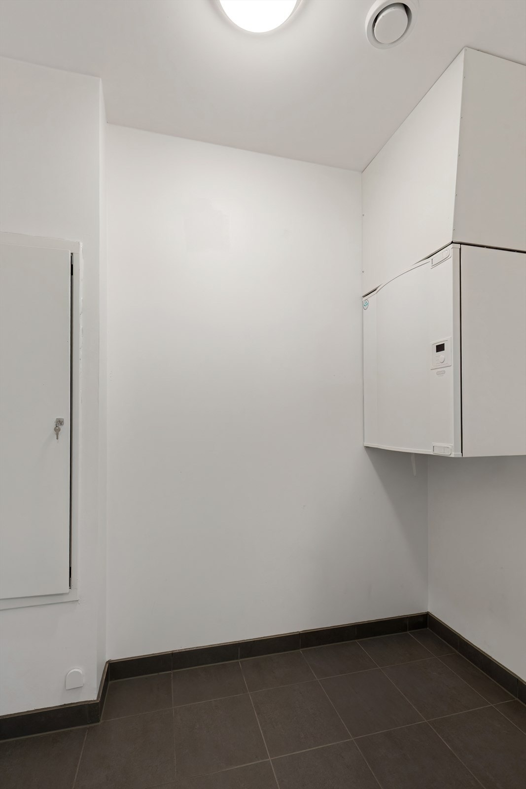 Motorenheten for ventilasjonssystemet er plassert i teknisk rom, med anbefalt serviceintervall på fem år. Galleribilde