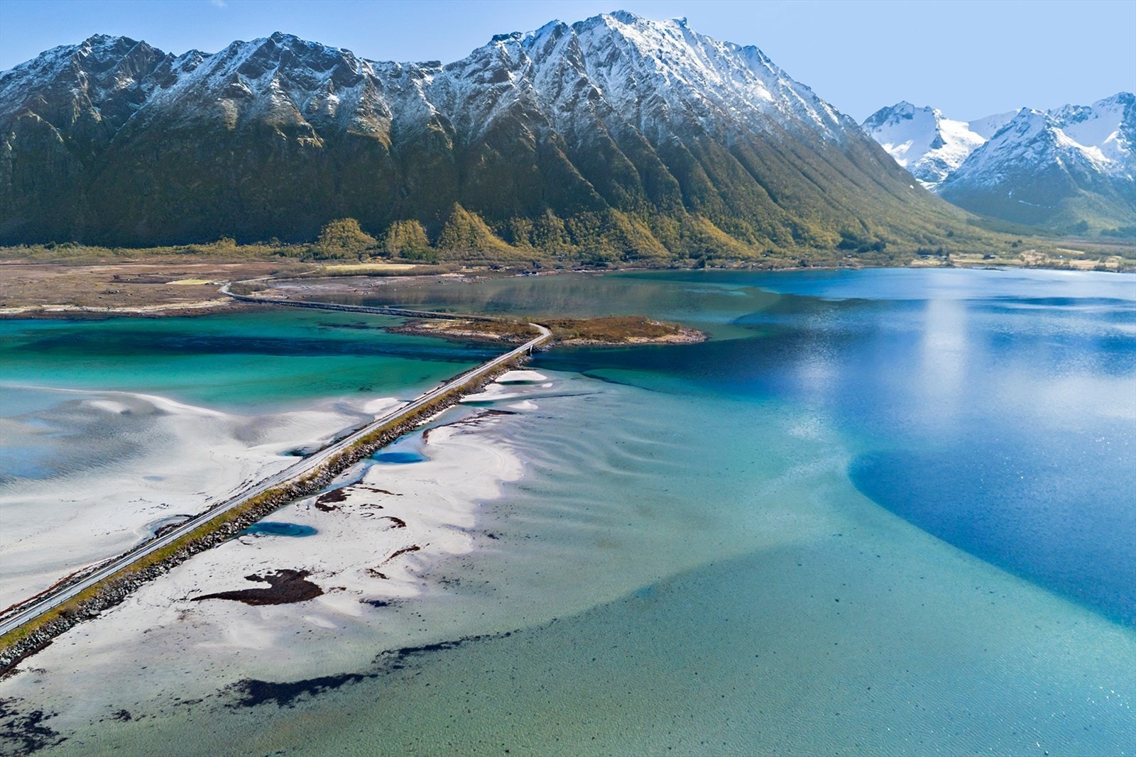 Grunnførfjorden er et meget populært område for fritidsboliger Galleribilde