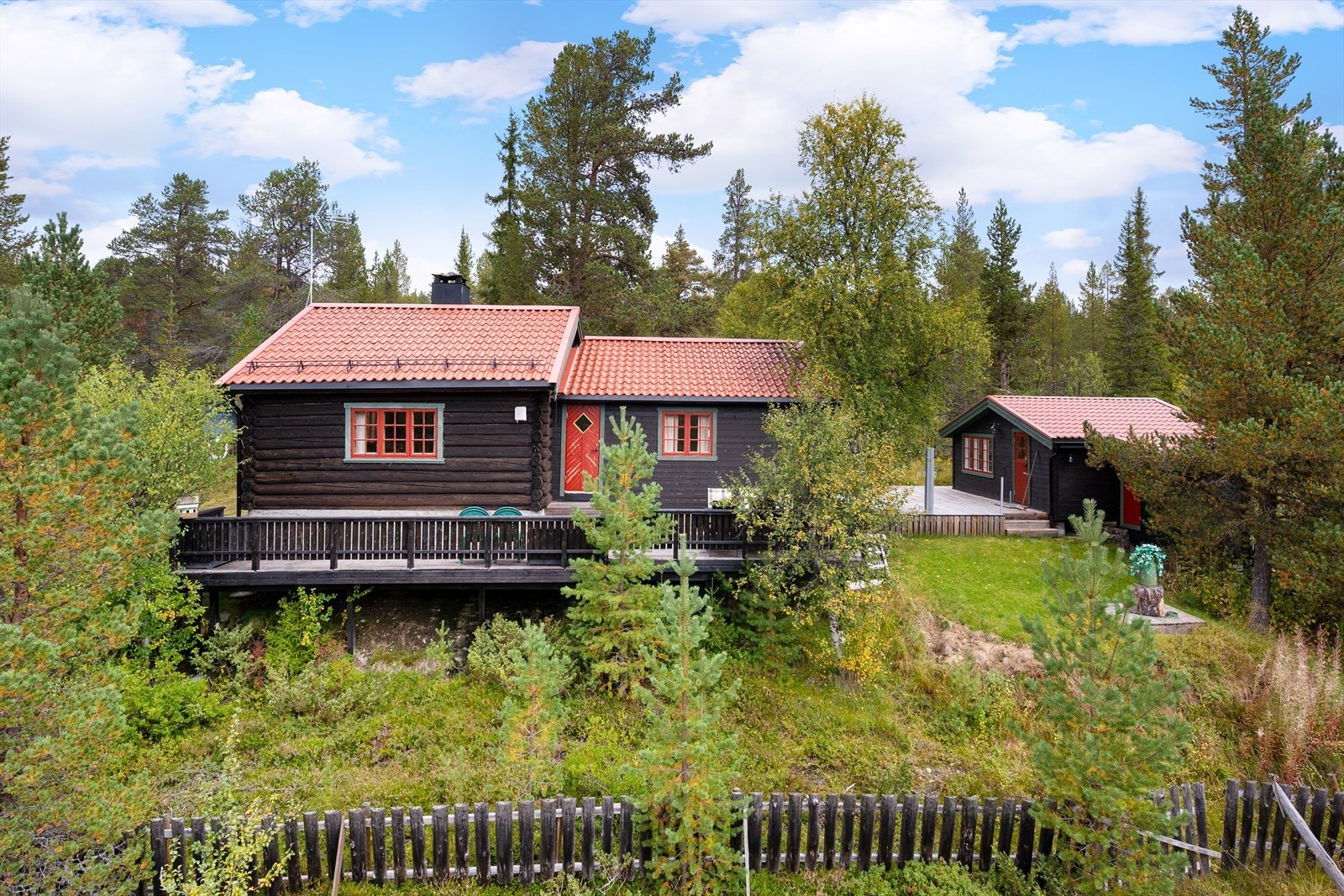 Eiendommen "Ingebu" har usjenert beliggenhet i Tverrbygda - et fredelig område i Skåbu i Nord-Fron kommune. Galleribilde