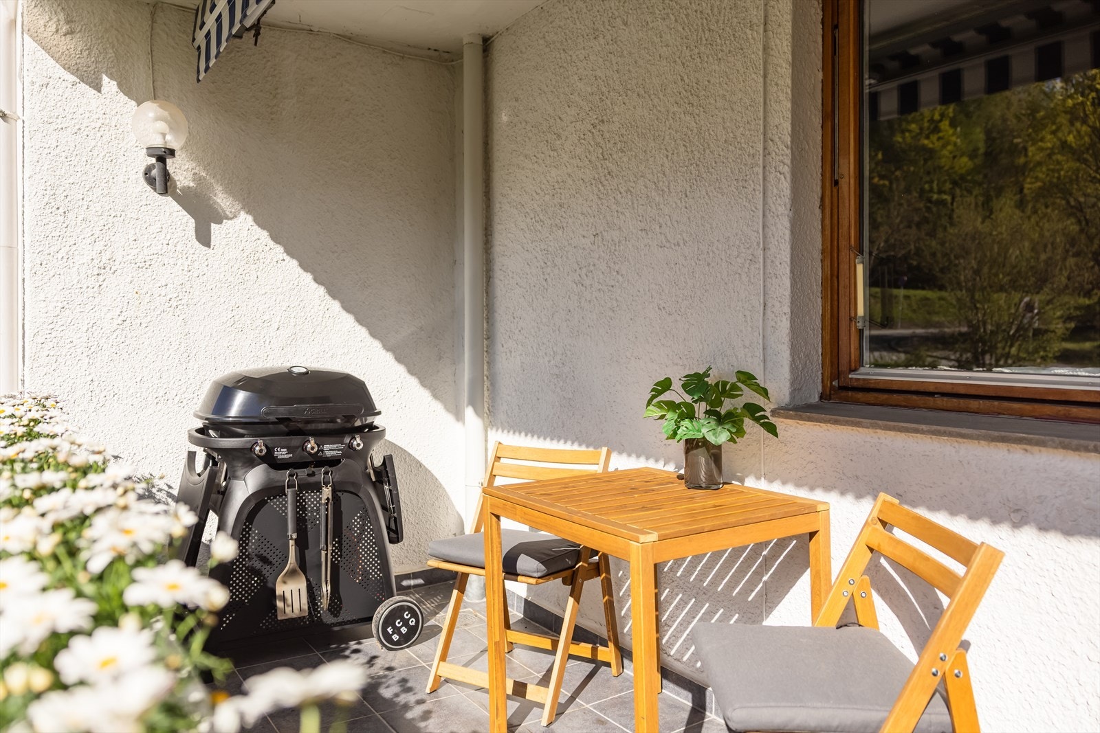 Her er det god plass til utemøbler, beplantning og grill. Galleribilde