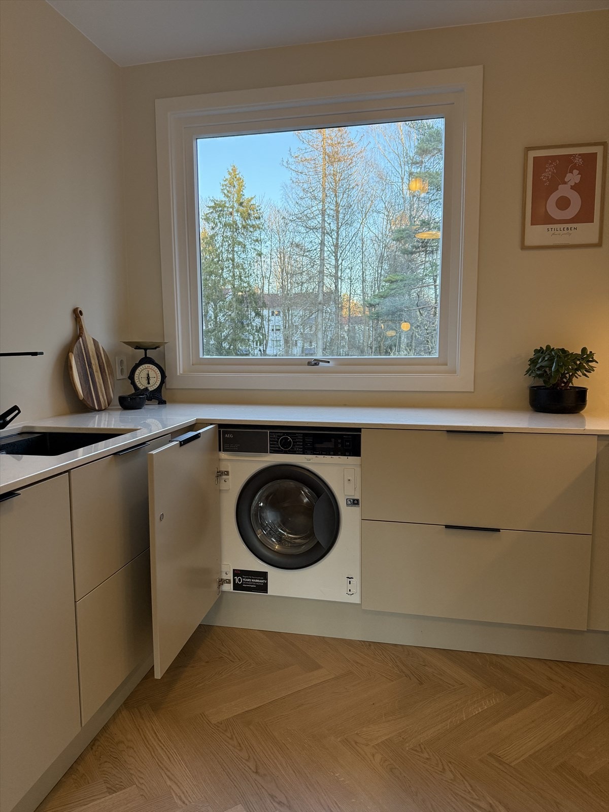 Praktisk med vaskemaskin på kjøkken som medfølger. Galleribilde