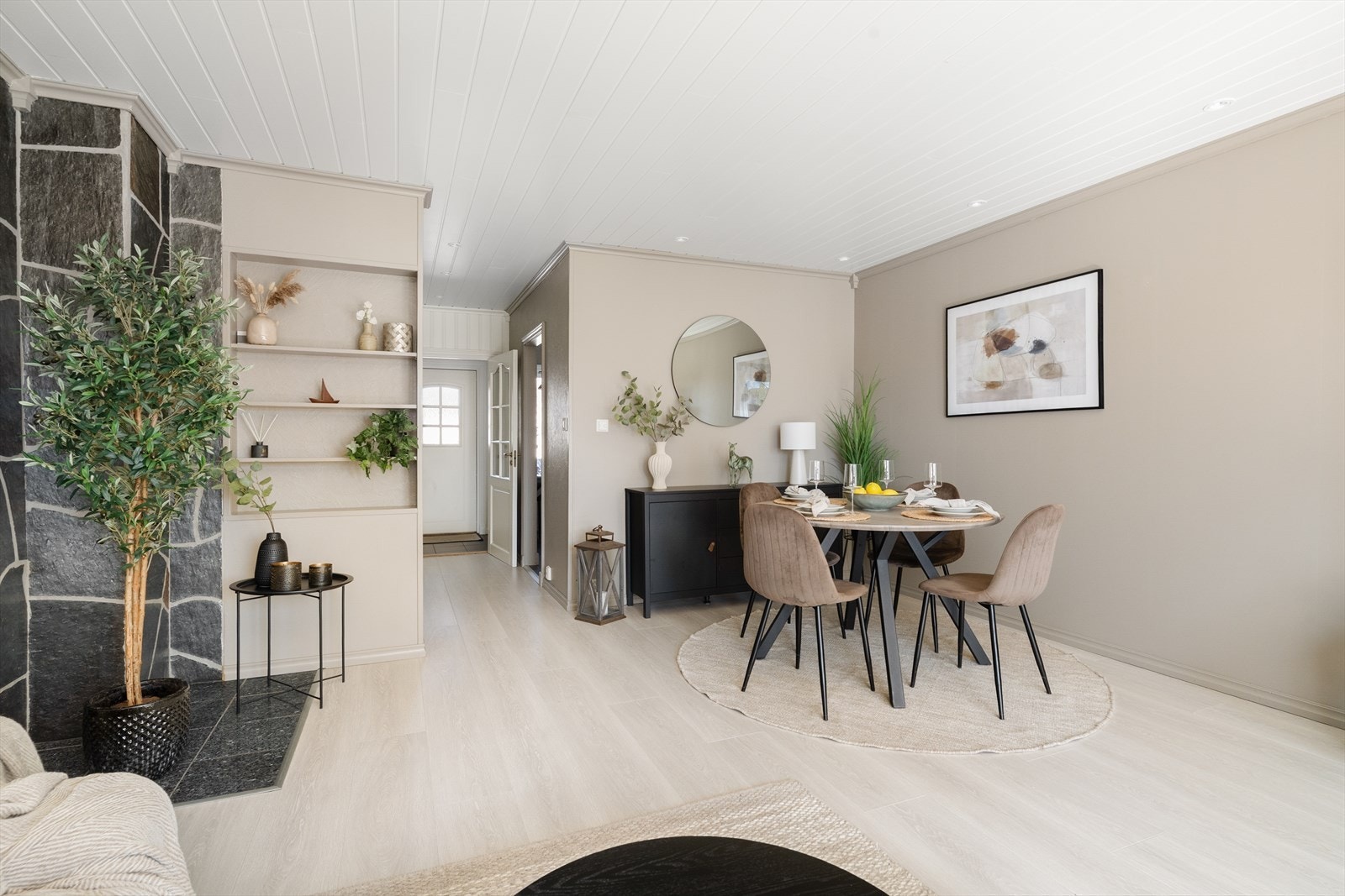 Boligen er smakfullt innredet i moderne farger. Galleribilde