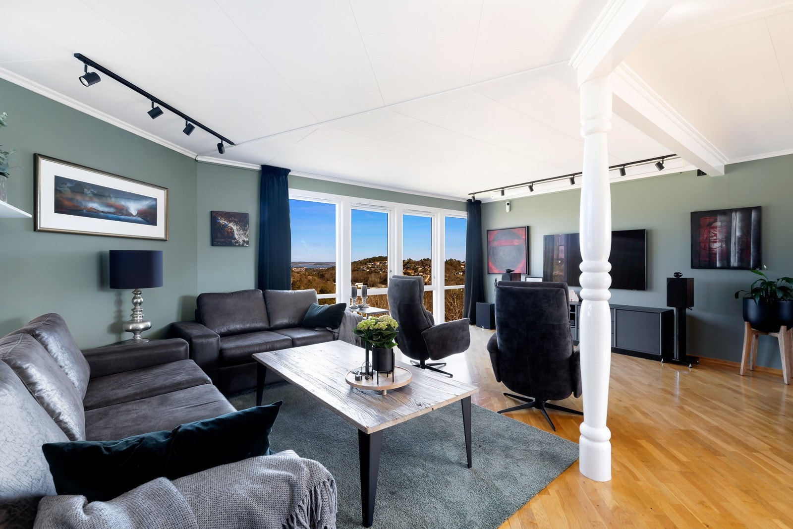 God plass til både sofagruppe og spisebord. Galleribilde