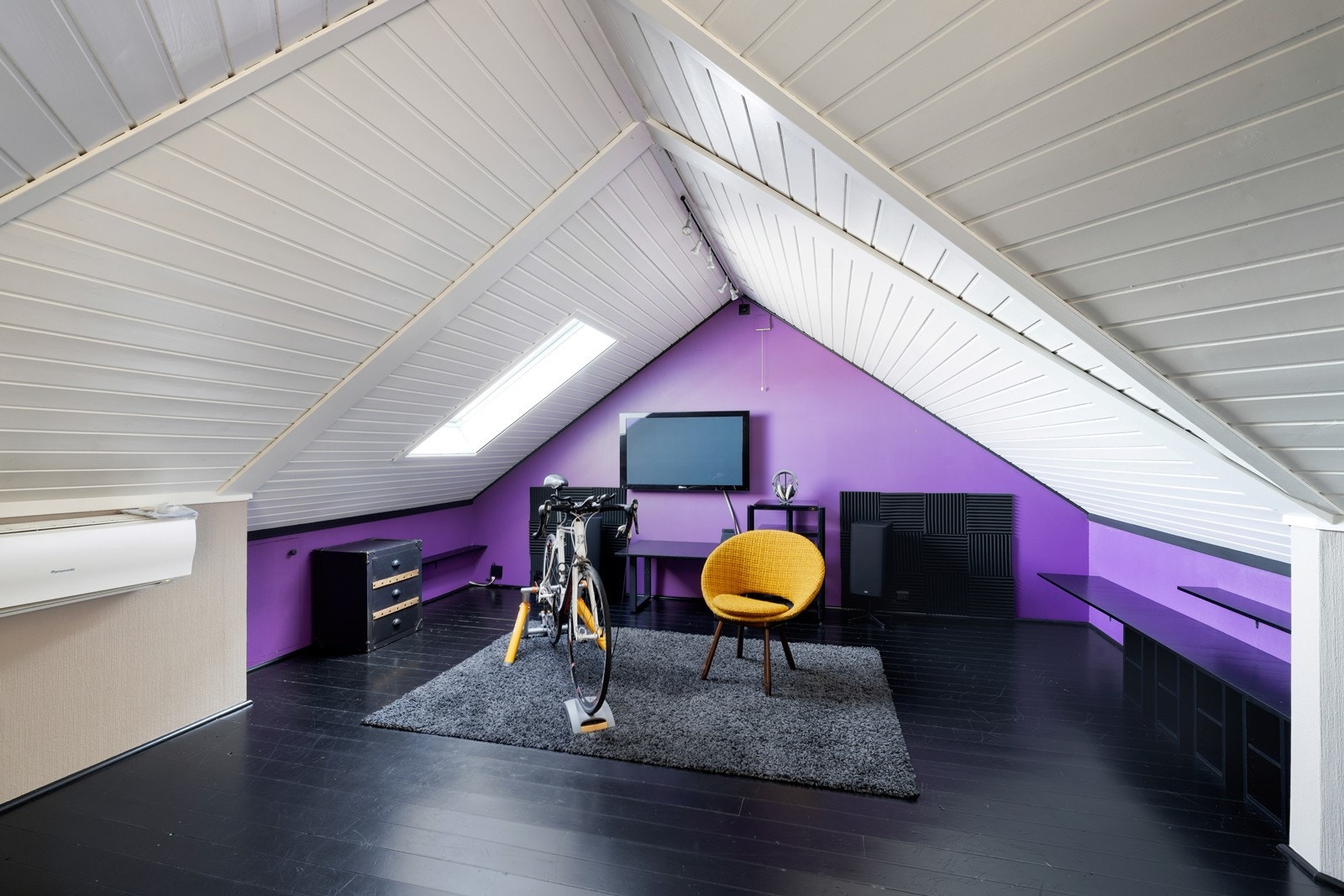 Loftstue. Galleribilde