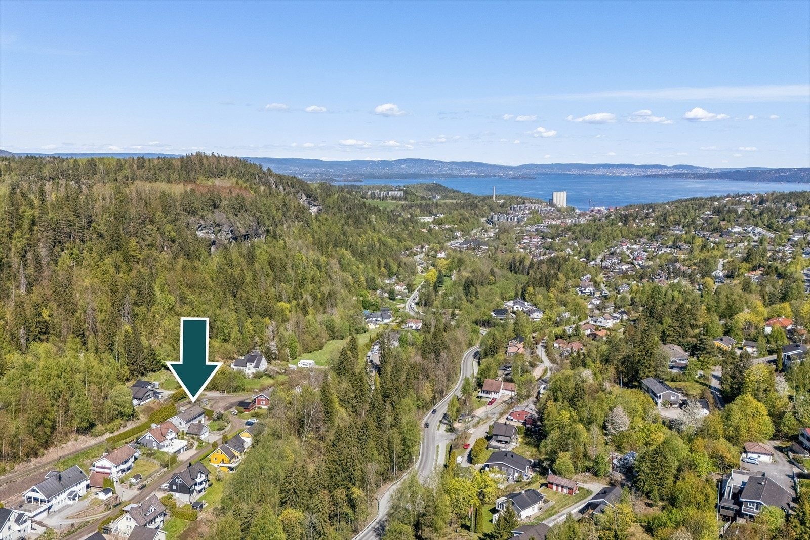 For pendlere er både bussen fra Bødalen og Slemmestad, samt hurtigbåten fra Slemmestad sentrum til Aker Brygge et effektivt alternativ. Galleribilde