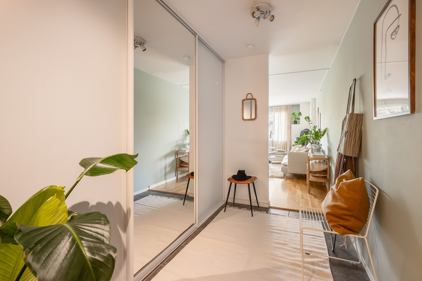 En hyggelig gang ønsker deg velkommen hjem. Galleribilde