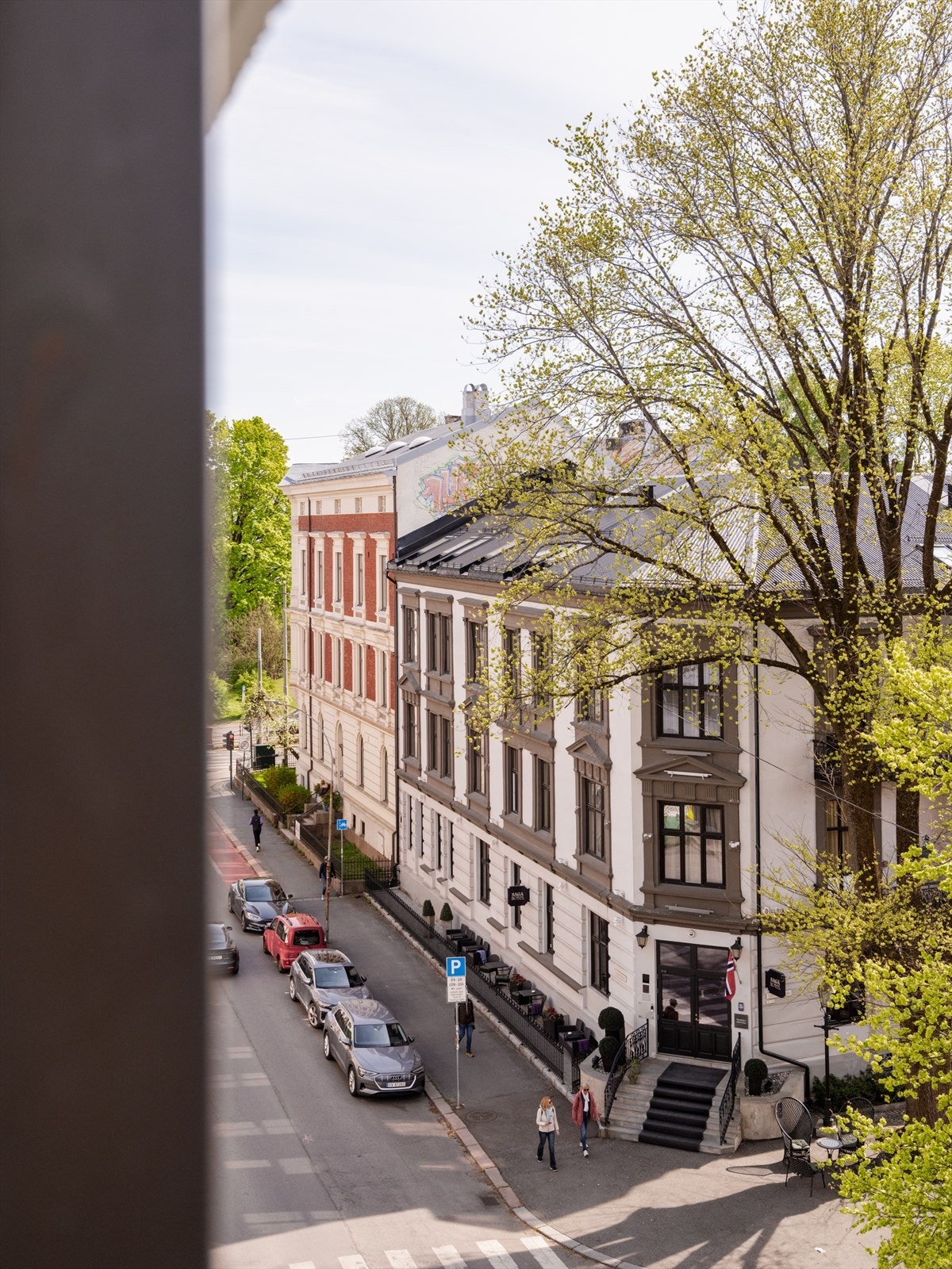 Her nyter man tilværelsen beliggende i tilbaketrukket, enveiskjørt gate. Galleribilde