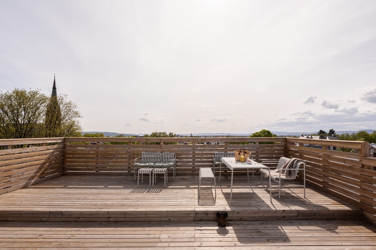 Det perfekte stedet for å invitere venner på middag gjennom sommerhalvåret! Galleribilde