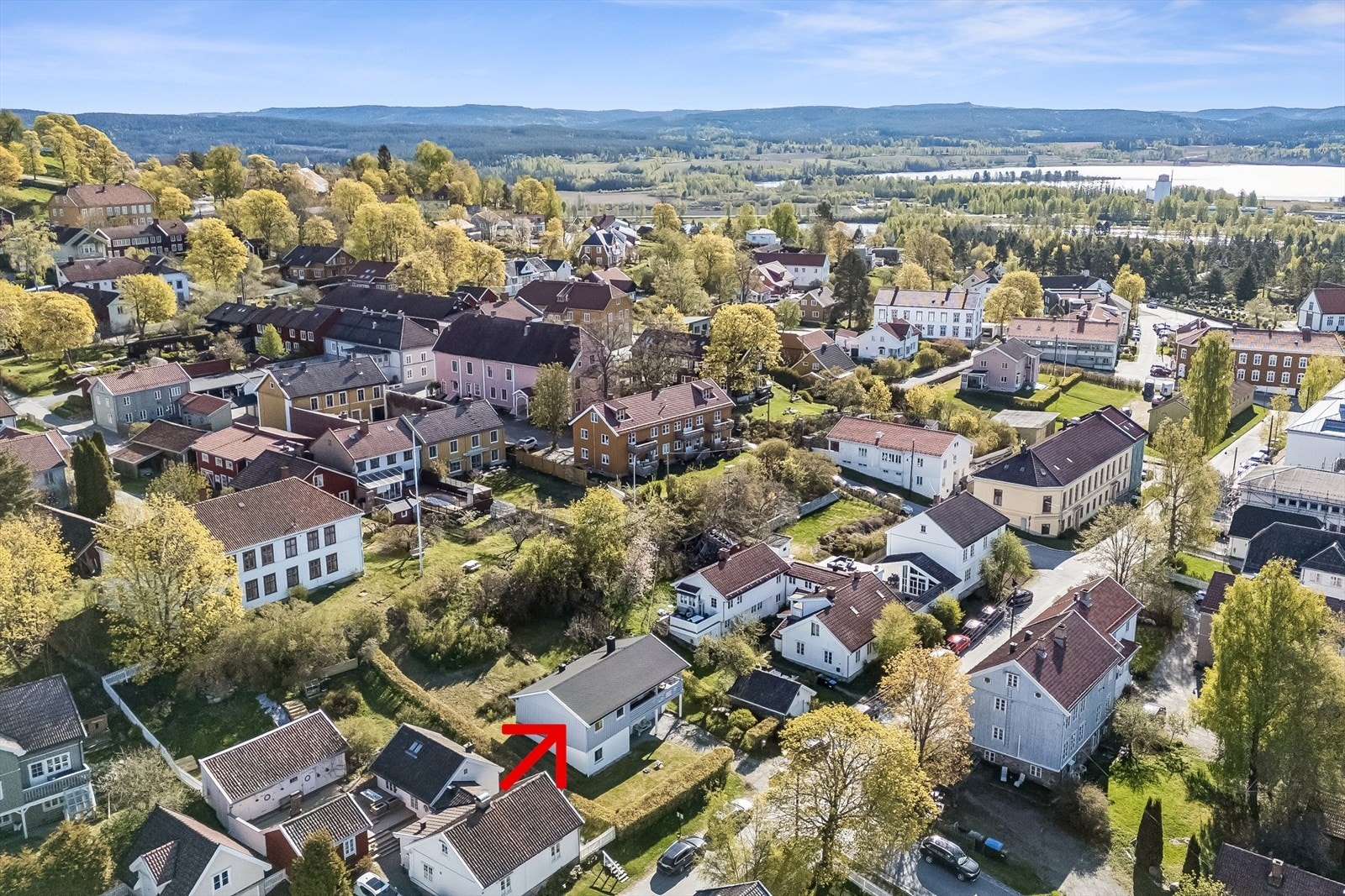 Enebolig med en sentral og attraktiv beliggenhet i hjertet av historiske Øvrebyen. Galleribilde