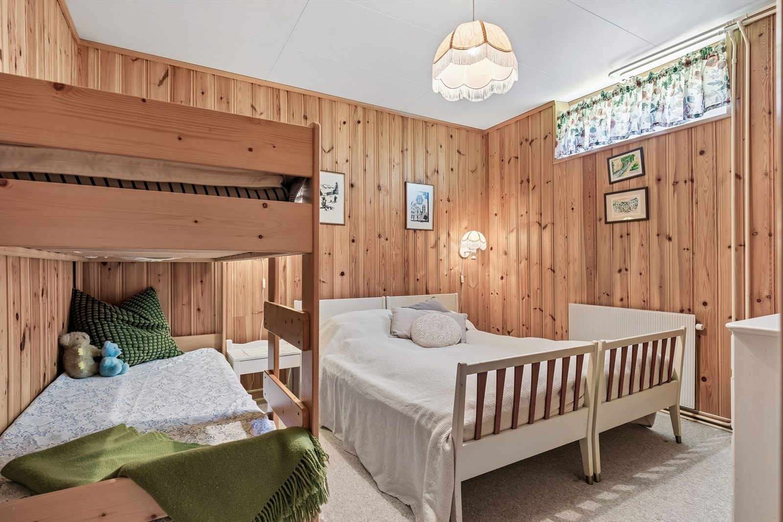 Dette rommet i kjelleren er godkjent som bod i hht byggetegninger, og tilfredsstiller ikke krav til varig opphold. Galleribilde