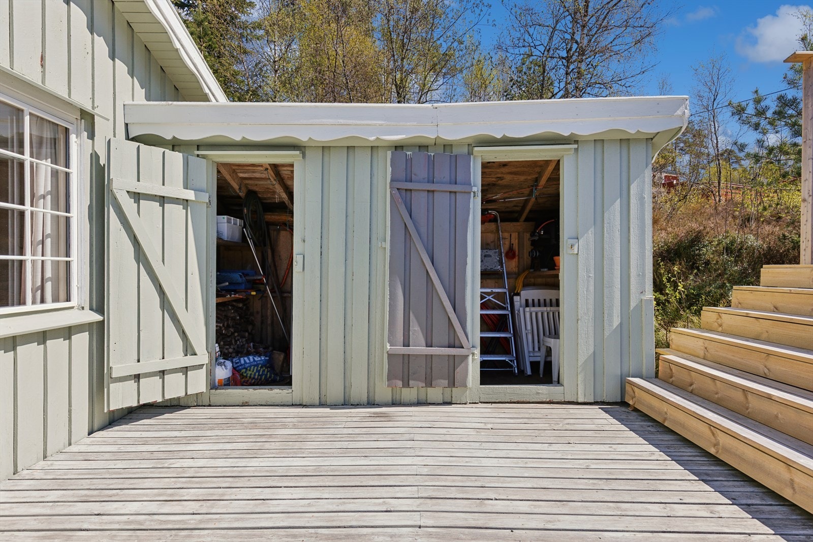 Utvendige boder på terrassen. Galleribilde
