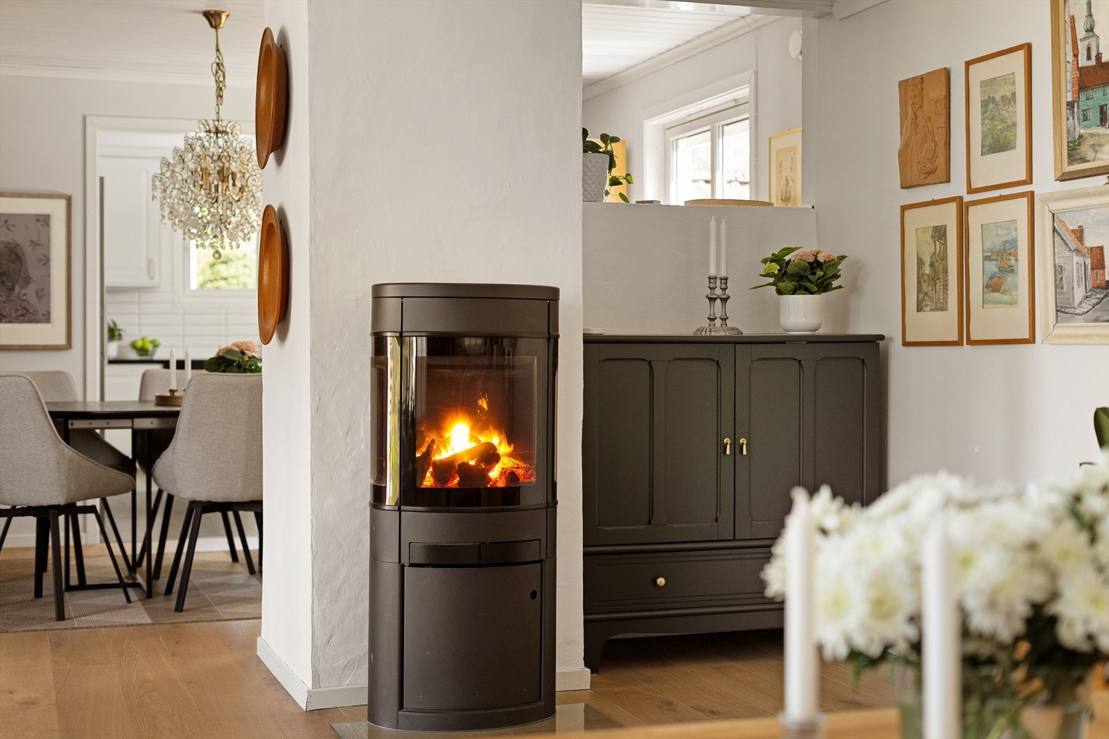 Vedovn i stuen for ekstra varme og hygge. Galleribilde