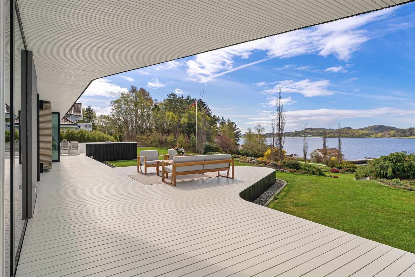 Terrasse på 110 kvm mot fjorden Galleribilde