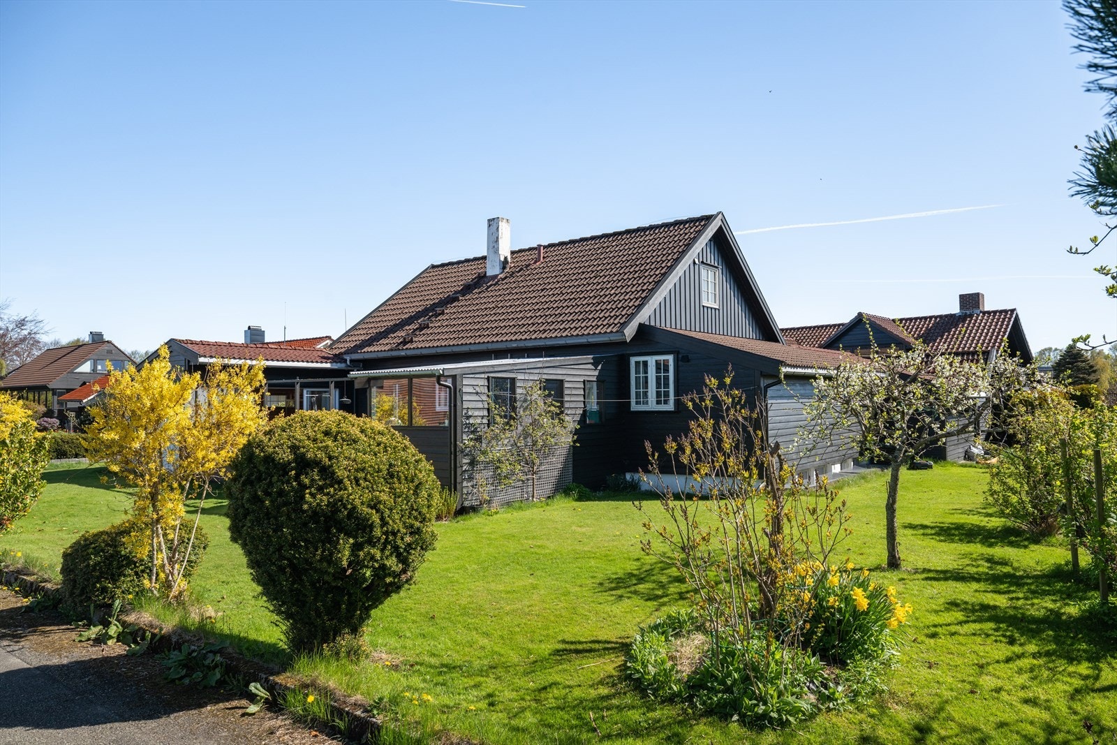 Velkommen til Lupinveien 14, en velholdt enebolig med særdeles attraktiv beliggenhet på Stokka. Galleribilde