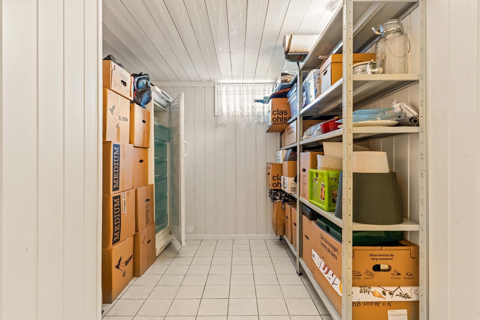 Oppbevaringsrom i kjelleren. Galleribilde