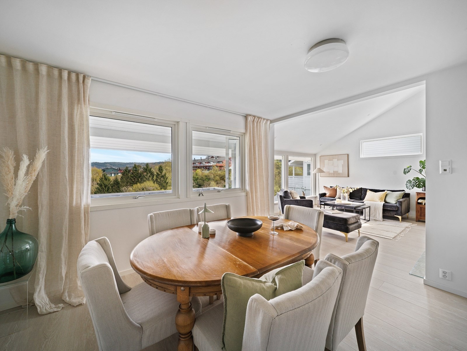 Her er det god plass til å samle hele familien til et bedre måltid. Galleribilde