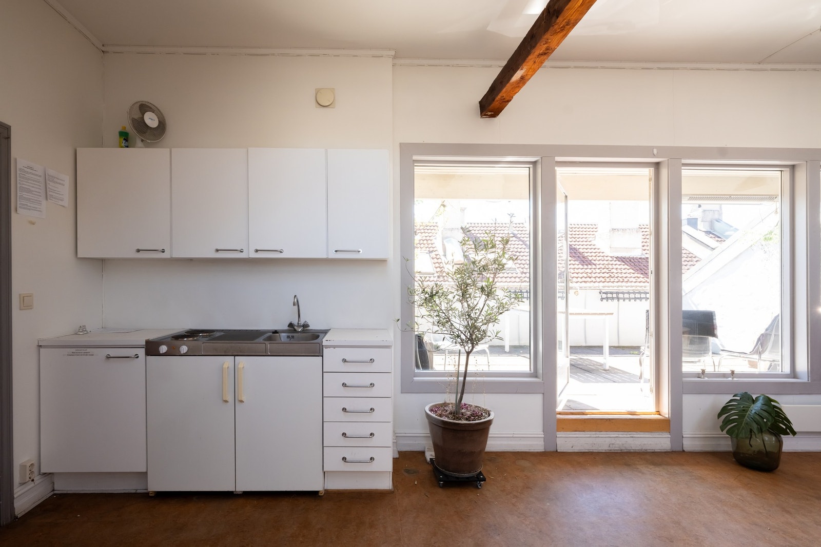 I tilknytning til takterrassen er det også et selskapslokale med kjøkken. Galleribilde