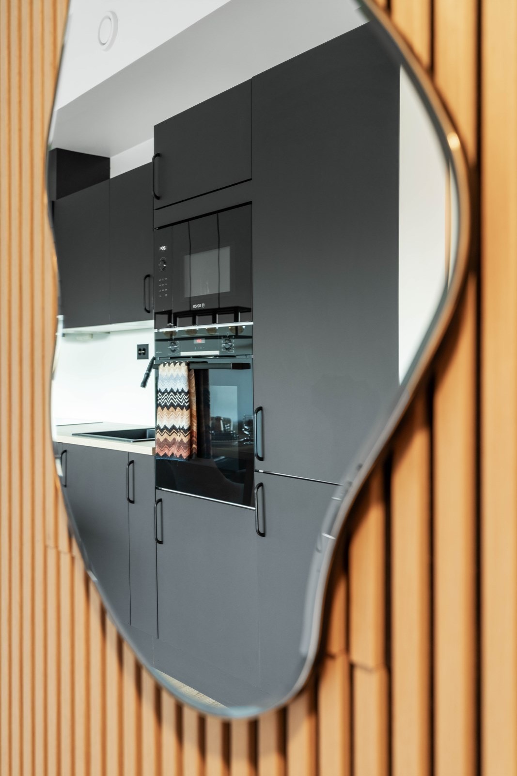 Gjennomtenkte detaljer og materialvalg. Galleribilde