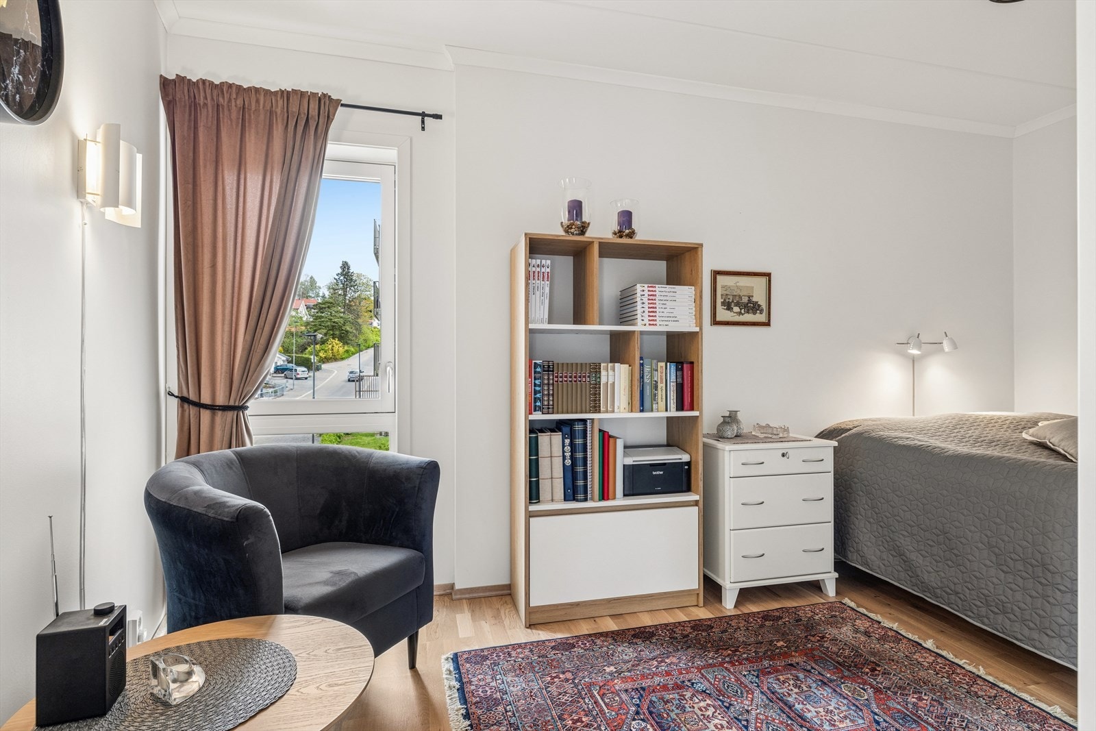 Soverom 2 har også skyvedørsgarderobe Galleribilde