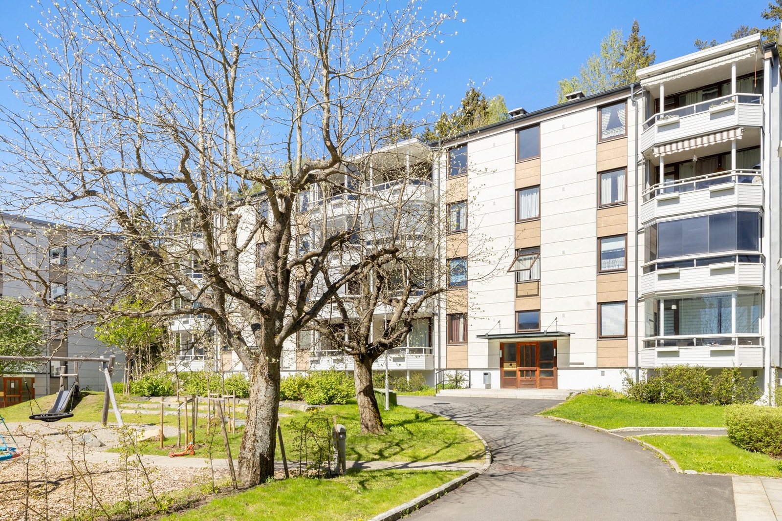 Boligen ligger i byggets 2. etasje. Galleribilde
