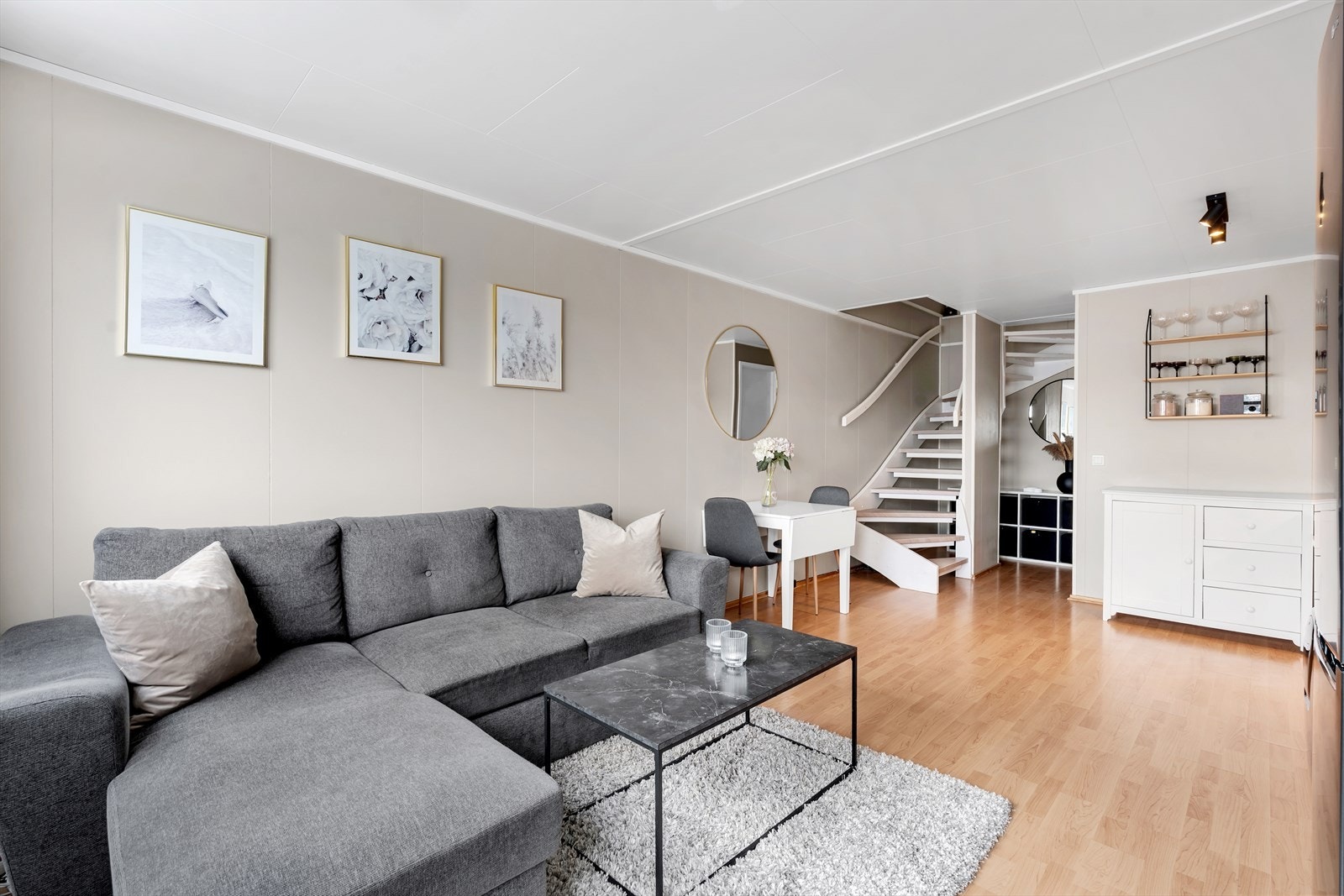 Praktisk planløsning med flere gode møbleringsmuligheter. Galleribilde