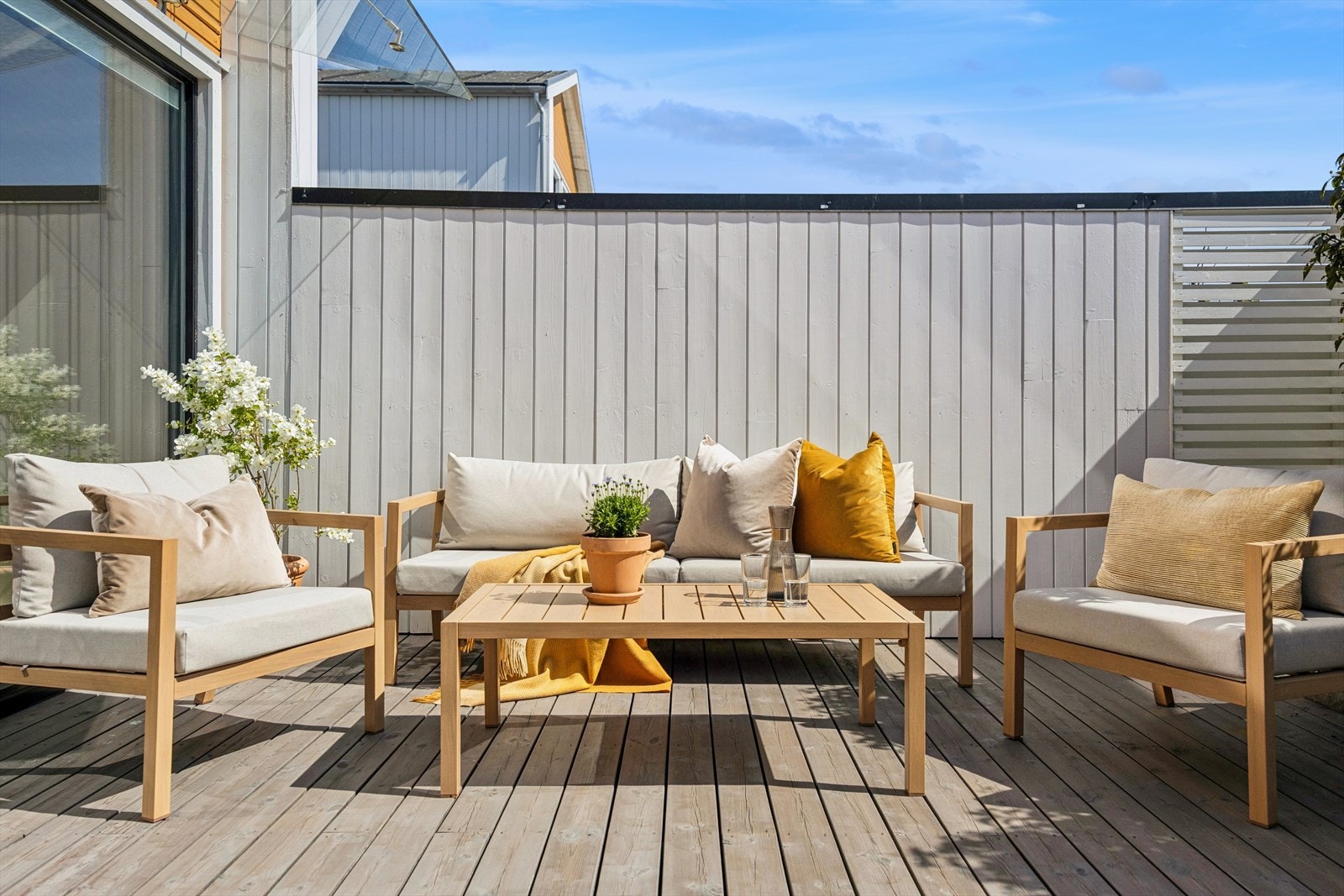 Boligen har totalt 49 kvadratmeter med terrasseareal fordelt på tre soner, som gir fleksible utemuligheter. Galleribilde