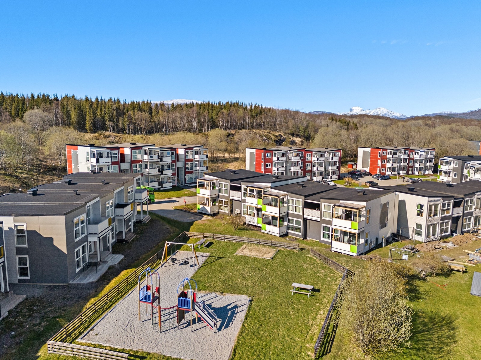 Her bor man med umiddelbar nærhet til et mangfold av tur- og naturopplevelser, sommer som vinter. Galleribilde