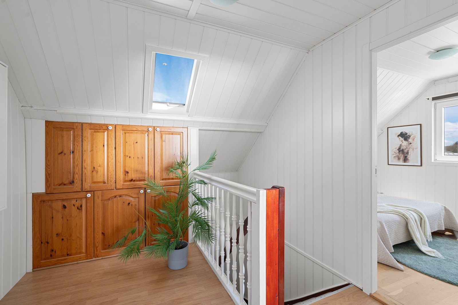 Opp trappen kommer du til loft med 3 soverom Galleribilde