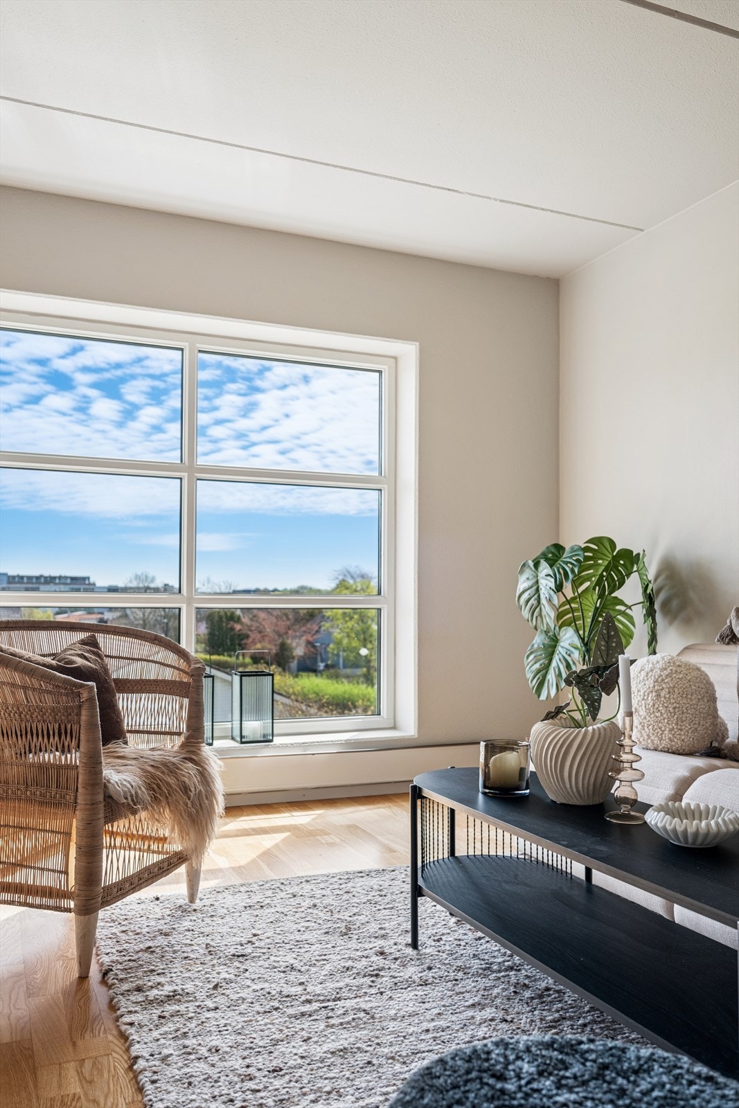 Vinduene har 2- og 3-lags glass som bidrar til god isolasjon. Galleribilde