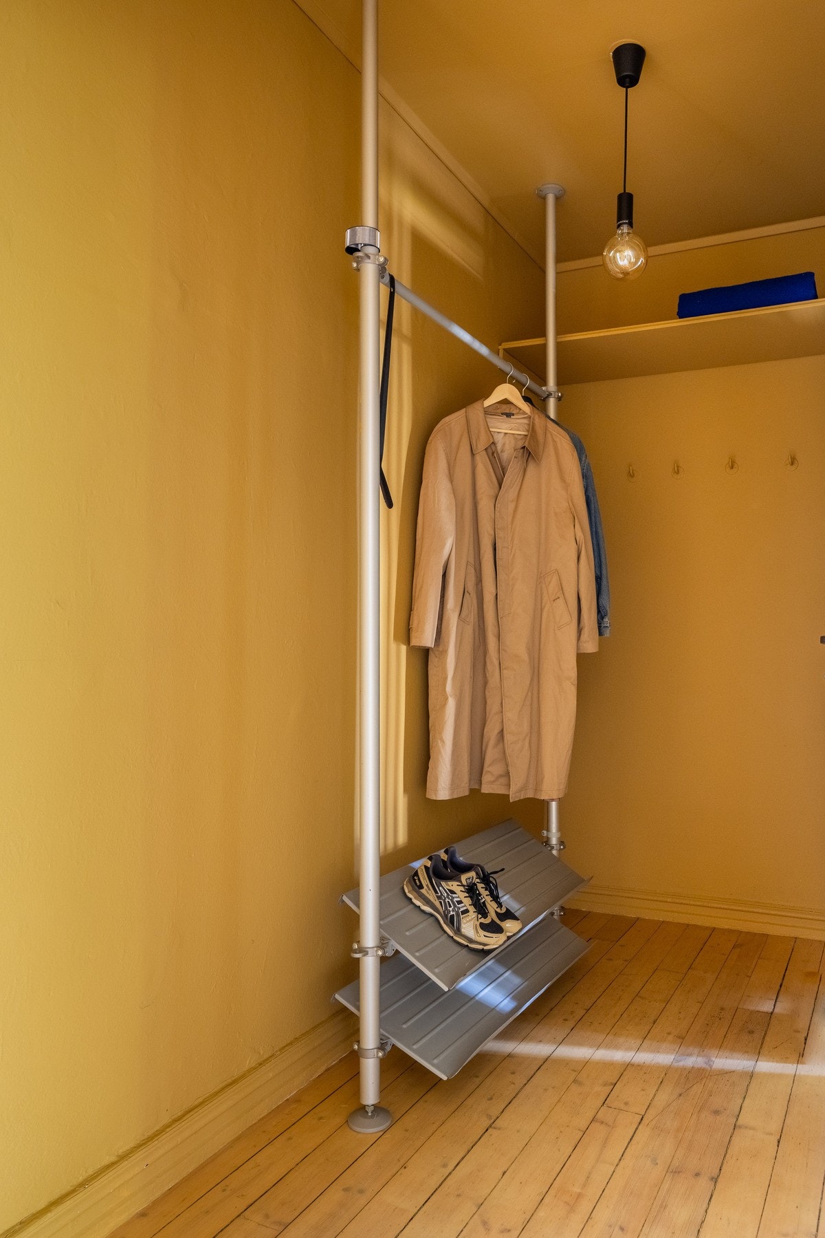 Svært godt med plass til oppheng av yttertøy og oppbevaring av sko. Galleribilde