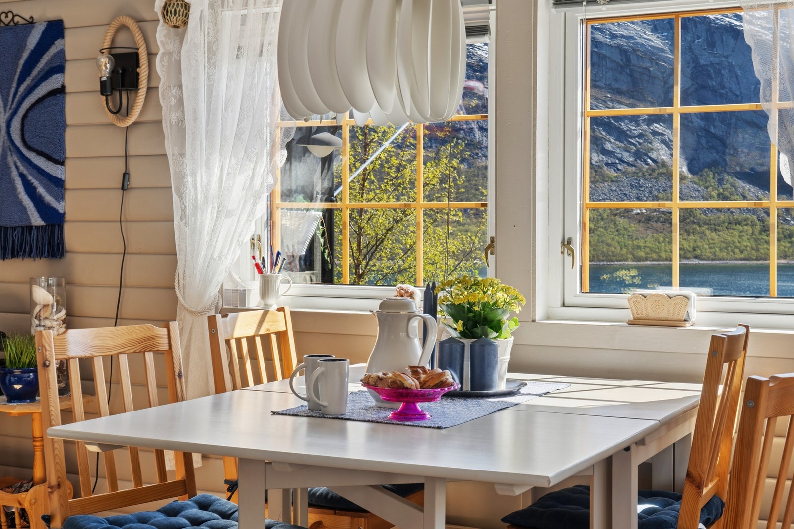 Her kan nyte et godt måltid og utsikten samtidig Galleribilde