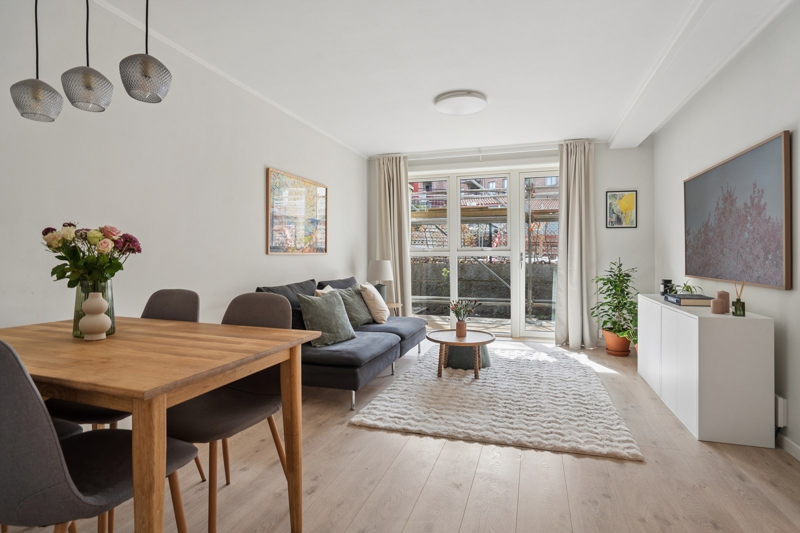 Velkommen til Konows gate 8A - En lys og tiltalende 3-roms på bakkeplan med en markterrasse på 20m². Galleribilde