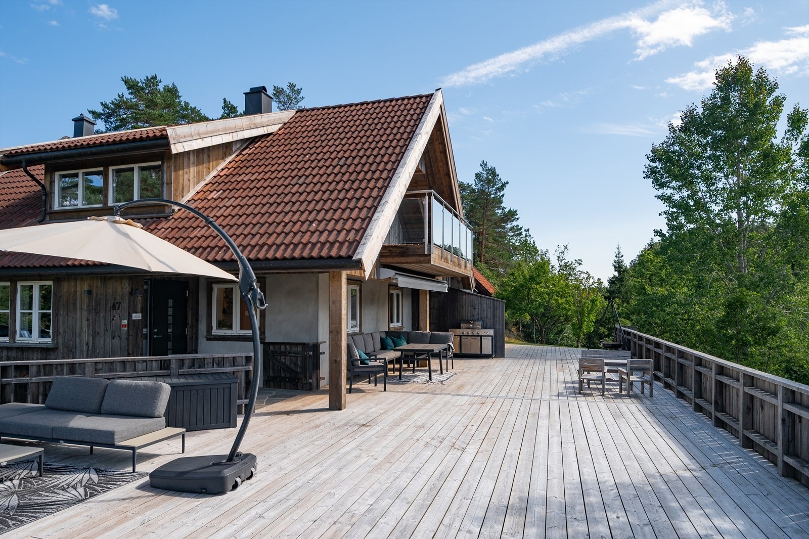 Stor solrik terrasse Galleribilde